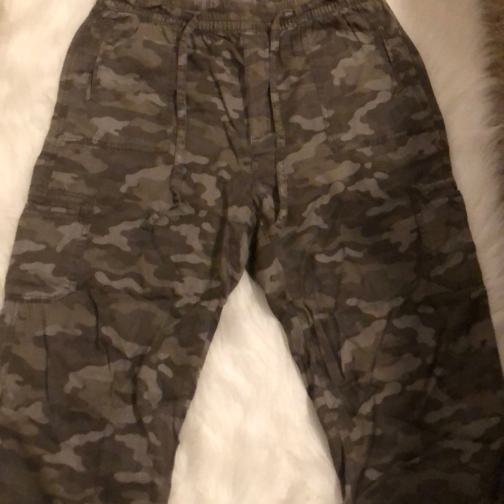 Women’s camo jogger